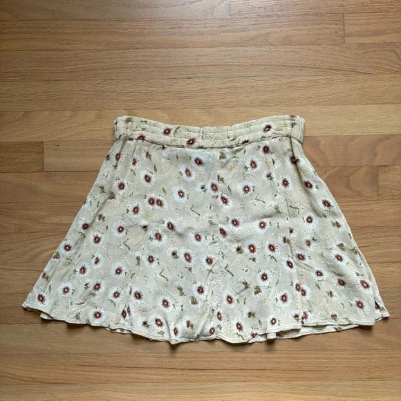 Large Vintage lightweight floral Cottagecore A Line Skirt w/ button details - Picture 2 of 4